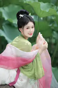 Xu Jin Huan's Serene Hanfu Beauty Amidst Lotus Pond - YiTuYu Vol.8702 Photoshoot - image 9