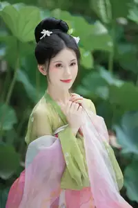 Xu Jin Huan's Serene Hanfu Beauty Amidst Lotus Pond - YiTuYu Vol.8702 Photoshoot - image 7