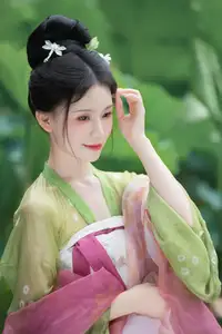 Xu Jin Huan's Serene Hanfu Beauty Amidst Lotus Pond - YiTuYu Vol.8702 Photoshoot - image 12