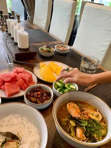 Inside Doan Trang's Singapore Life: Million-Dollar Kitchen and Rare Luxury Wardrobe - image 5