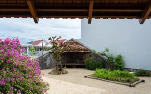 Picturesque Countryside House Designs: Cozy One-Story Homes That Urban Dwellers Dream Of - image 3