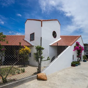 Picturesque Countryside House Designs: Cozy One-Story Homes That Urban Dwellers Dream Of - image 5