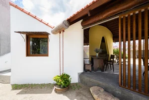 Picturesque Countryside House Designs: Cozy One-Story Homes That Urban Dwellers Dream Of - image 8