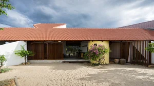 Picturesque Countryside House Designs: Cozy One-Story Homes That Urban Dwellers Dream Of - image 0