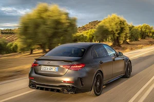 The New Mercedes-AMG C53: A Return to 6-Cylinder Gasoline Power for Pure Performance Driving Enthusiasts - image 5