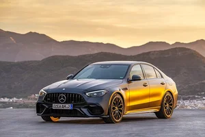 The New Mercedes-AMG C53: A Return to 6-Cylinder Gasoline Power for Pure Performance Driving Enthusiasts - image 7