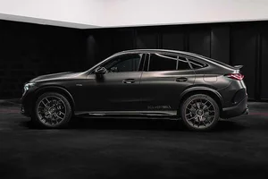 The New Mercedes-AMG C53: A Return to 6-Cylinder Gasoline Power for Pure Performance Driving Enthusiasts - image 2