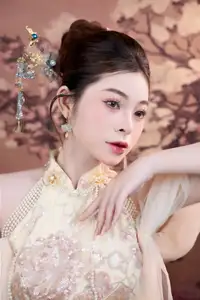 Captivating Asian Beauty: Elegant Woman in Traditional Attire Adorned with Exquisite Pearls. - image 5