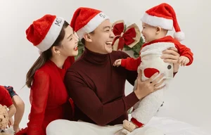 Vietnamese Celebrities Share Heartwarming Christmas Moments with Their Families - image 9