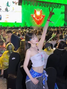 Quang Ninh Beauty Goes Viral for Stunning Visuals at Recent Mega Concert - image 7