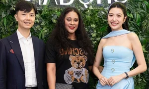 Beauty Queen Thúy Vân and Husband Share Romantic Moment at High-Profile Event - image 2