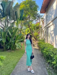 Former Vietnamese Female Footballer Inspires Fans with Stunning Summer Beachwear - image 9