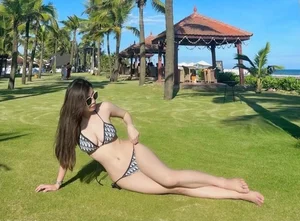 Former Vietnamese Female Footballer Inspires Fans with Stunning Summer Beachwear - image 7