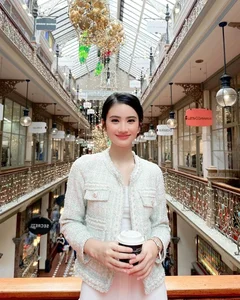 Miss Y Nhi Showcases Versatile Daily Fashion Styles While Studying in Australia - image 6