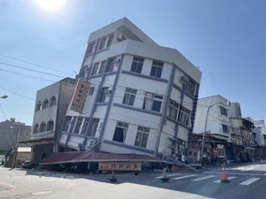 Taiwan Earthquake Impact: Tilted Buildings and Massive Landslides in Hualien County - image 7