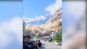 Taiwan Earthquake Impact: Tilted Buildings and Massive Landslides in Hualien County - image 10
