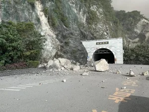 Taiwan Earthquake Impact: Tilted Buildings and Massive Landslides in Hualien County - image 11