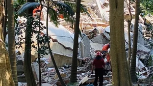 Taiwan Earthquake Impact: Tilted Buildings and Massive Landslides in Hualien County - image 5