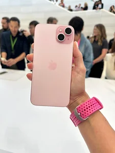Stunning First Look at the Sweet Pink iPhone 15: A Dream for Every Apple Fan - image 3