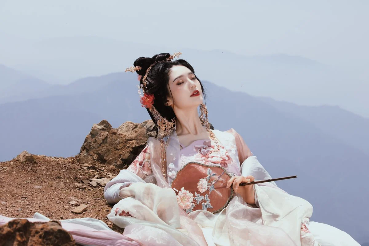 Exquisite Portraiture in YiTuYu Art Language Vol.4296 with Chen Luo Jin