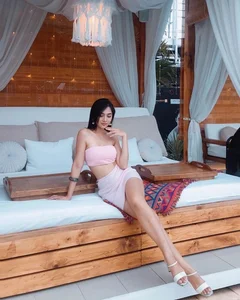 Meet the Stunning Vietnamese Actress Starring with Jung Hae In - image 1