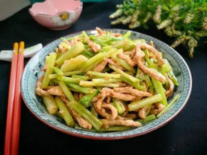Health Benefits of Stir-Fried Water Spinach with Pork: A Nutrient-Rich and Affordable Meal - image 9