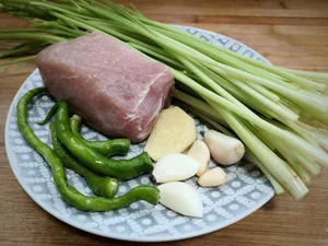 Health Benefits of Stir-Fried Water Spinach with Pork: A Nutrient-Rich and Affordable Meal - image 7