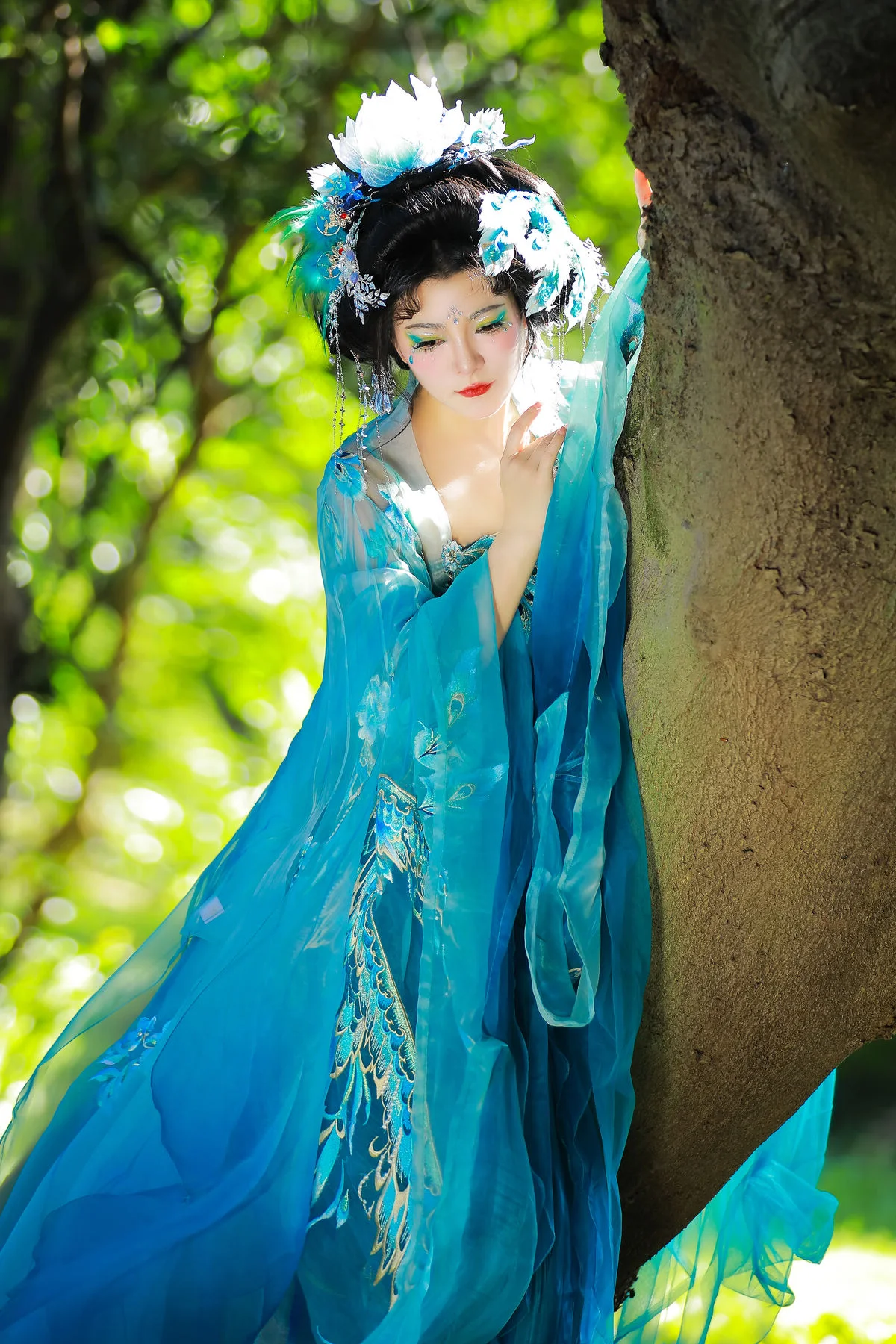 Stunning Portrait Photography: Mao Zi Zi in YiTuYu Art Language Vol.8261 - Aesthetic Fashion and Artistic Style Inspiration
