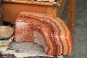 Rare 'Pork Stone' Found in China: The Surprising Value of a Meat-Shaped Rock - image 3