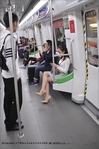IESS Silk Foot Bento 127: Stunning Outdoor Stocking Fashion and Urban Photography - image 88