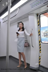 IESS Silk Foot Bento 127: Stunning Outdoor Stocking Fashion and Urban Photography - image 10