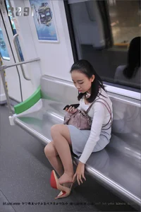 IESS Silk Foot Bento 127: Stunning Outdoor Stocking Fashion and Urban Photography - image 50