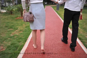 IESS Silk Foot Bento 127: Stunning Outdoor Stocking Fashion and Urban Photography - image 42