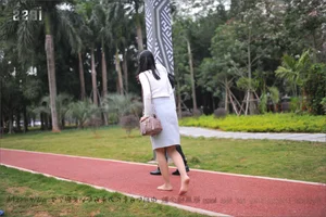 IESS Silk Foot Bento 127: Stunning Outdoor Stocking Fashion and Urban Photography - image 71