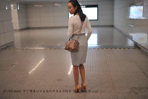 IESS Silk Foot Bento 127: Stunning Outdoor Stocking Fashion and Urban Photography - image 12