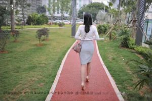 IESS Silk Foot Bento 127: Stunning Outdoor Stocking Fashion and Urban Photography - image 27