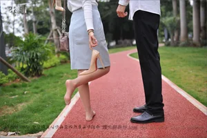 IESS Silk Foot Bento 127: Stunning Outdoor Stocking Fashion and Urban Photography - image 39