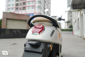Yadea Osta H+ Review: Smart 50cc Scooter Packed with High-Tech Features - image 11