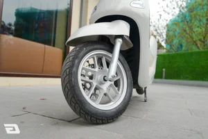 Yadea Osta H+ Review: Smart 50cc Scooter Packed with High-Tech Features - image 2