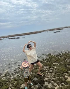 Son Ye Jin and Hyun Bin Spotted on Rare Beach Outing with Their Growing Son - image 0