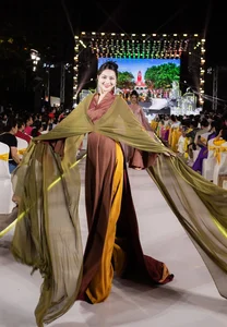 Miss Tieu Vy Stuns in Majestic 10-Meter Phoenix Ao Dai by Duc Vincie - image 4