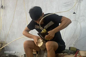 Youth of Phu Vinh Bamboo and Rattan Village Preserve Vietnamese Traditional Crafts in 2026 - image 7