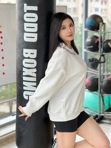 Stunning Chinese Fitness Model and Gym Goddess Redefining Health and Aesthetics - image 4