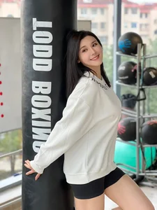 Stunning Chinese Fitness Model and Gym Goddess Redefining Health and Aesthetics - image 7