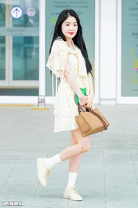 Popular SM Entertainment Idol Spotted Using a Surprising Accessory During the Peak of Summer Heat - image 2