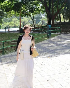 Minimalist Fashion Guide for Short Hair: Effortless Chic and Pixie Cut Style Inspirations - image 3