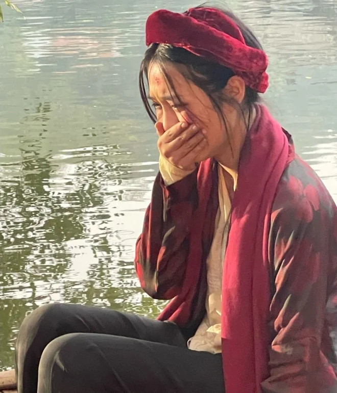 Diệu Thúy: The Stunning 'Ả Đào' Singer in 'Peach Blossoms, Pho and Piano' Redefining Classical Vietnamese Beauty and Grace