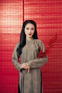 Diệu Thúy: The Stunning 'Ả Đào' Singer in 'Peach Blossoms, Pho and Piano' Redefining Classical Vietnamese Beauty and Grace - image 6