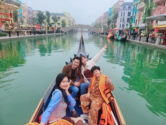 Vietnamese Celebrity Style and Life Updates: Winter Fashion and Heartwarming Family Moments