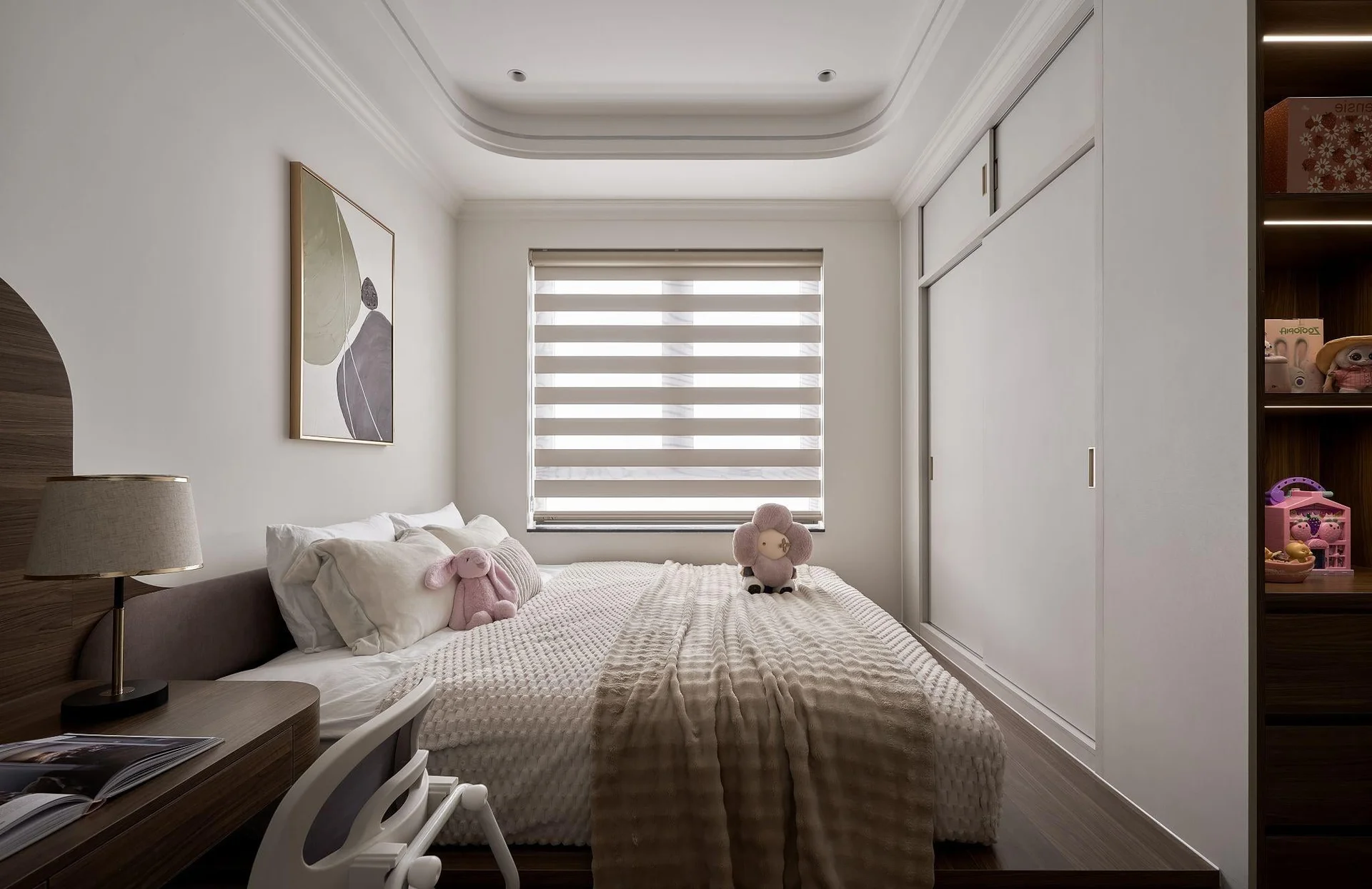 Neoclassical Elegance in a 3m Alley: A Masterpiece of Small-Space Luxury Architecture